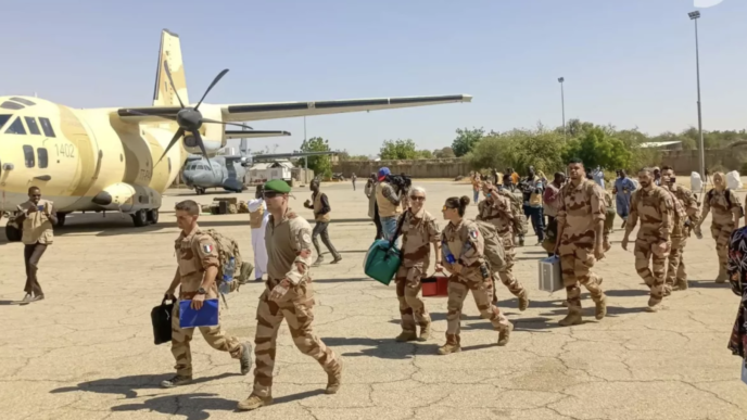 French troops leaving Abéché base